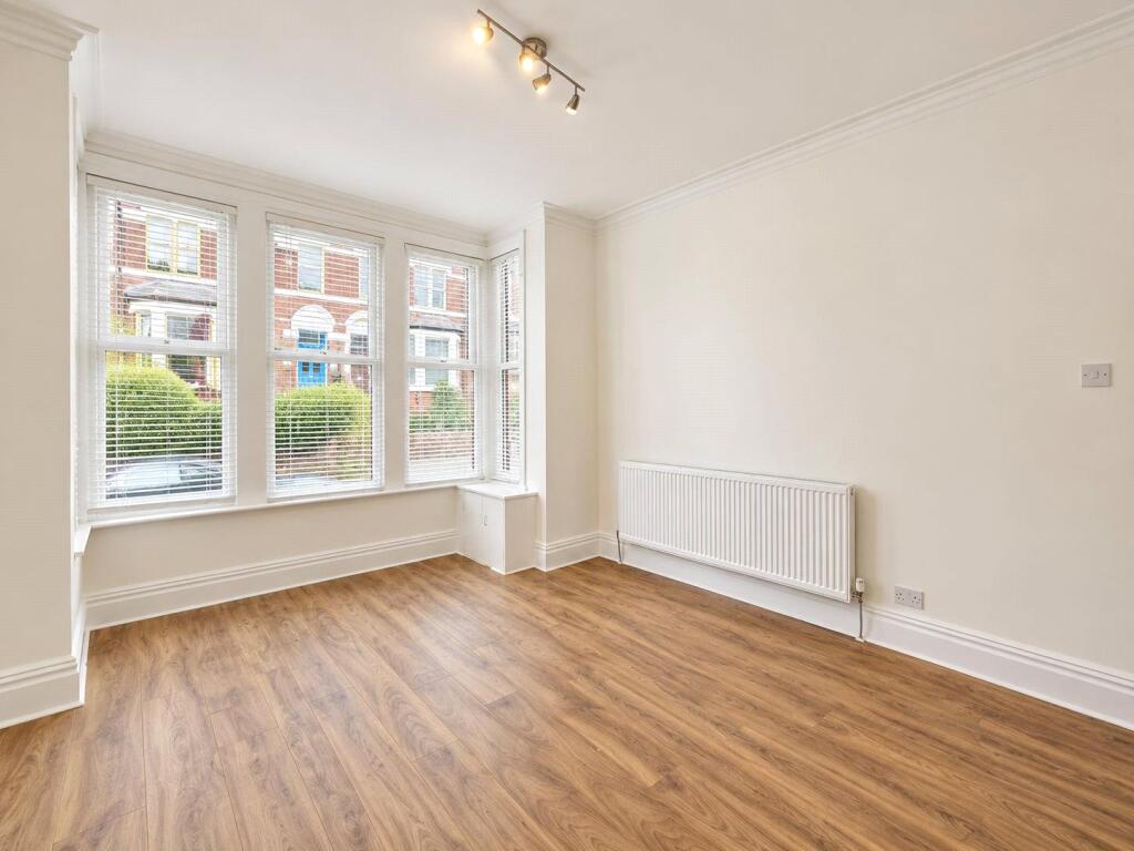 Apartment in Leeds, Harehills Corner, Harehills - View 4