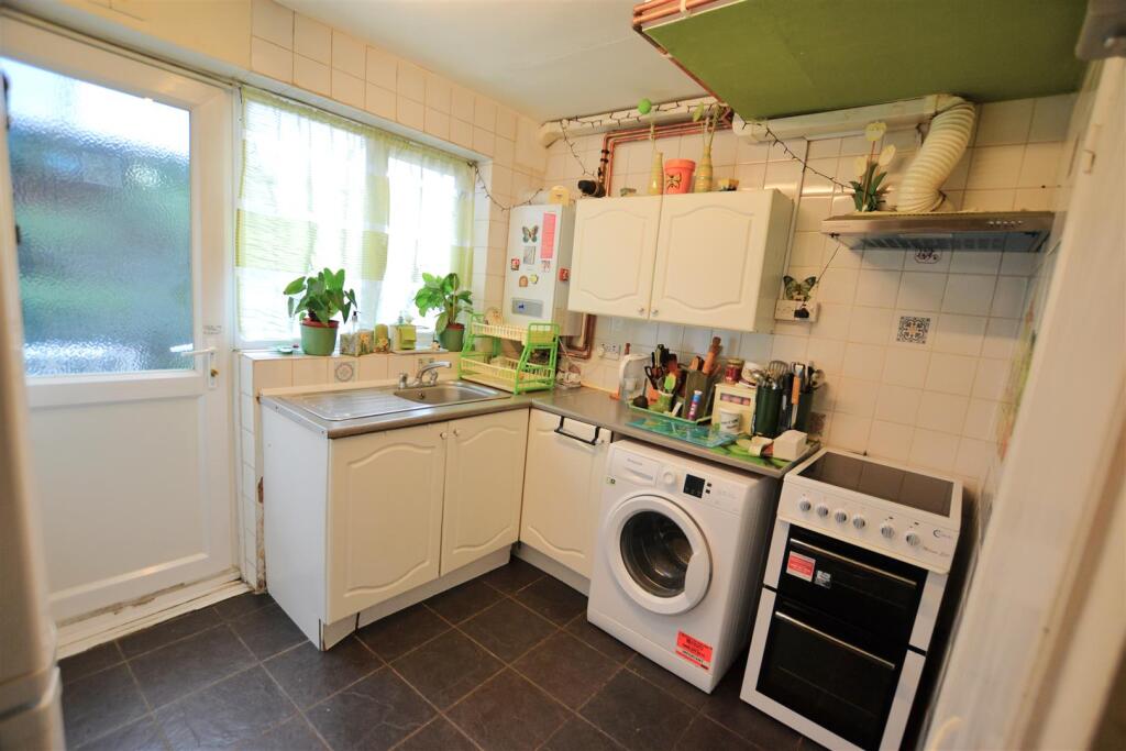 Apartment in Hatfield, Oxlease - View 6