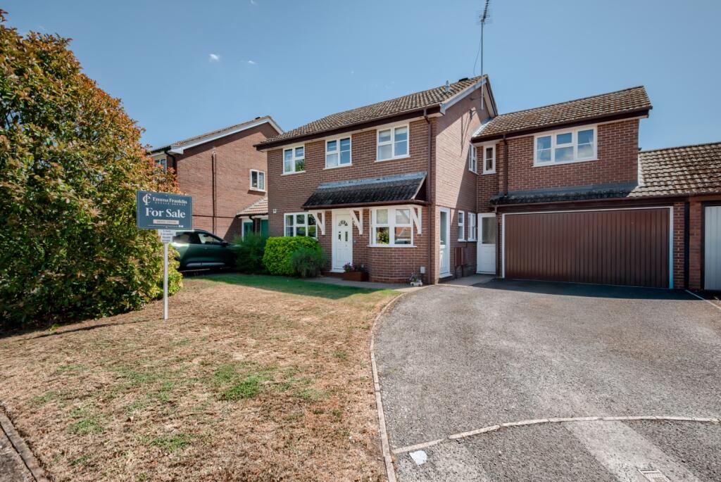Main image of property: Pembroke Gardens Wellesbourne, Wellesbourne, CV35