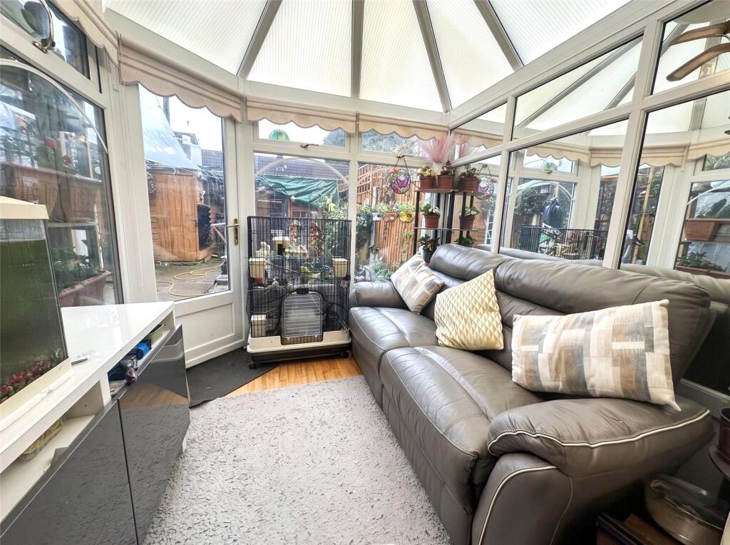 Eastney Crescent, Pendeford, Wolverhampton, West Midlands, WV8 photo 3