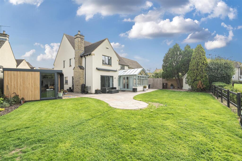 Rushcroft Close, Lea, Malmesbury photo 2