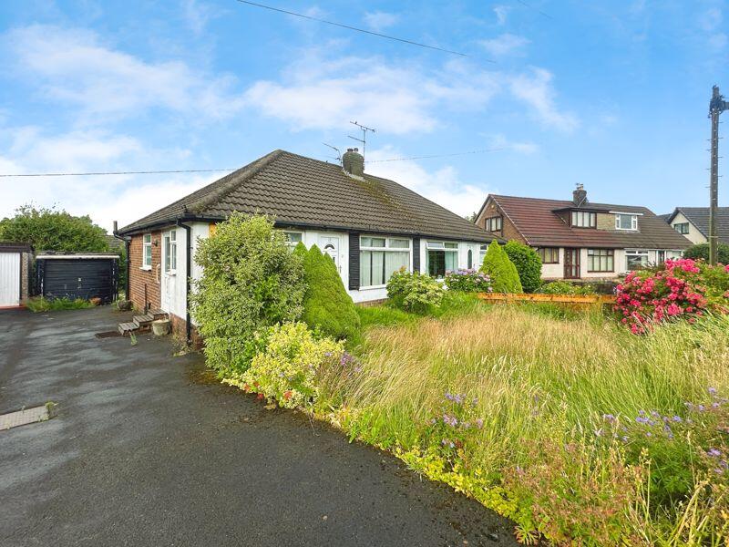 2-bed house on Chiltern Drive, Bury, £200,000