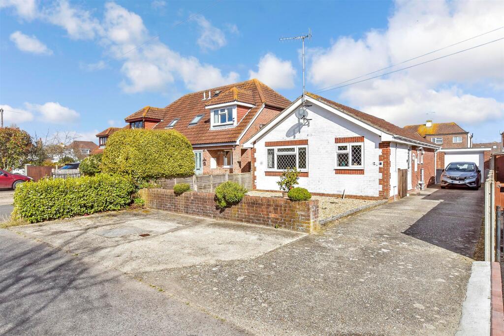 Summerhill Drive, Bognor Regis, West Sussex photo 4