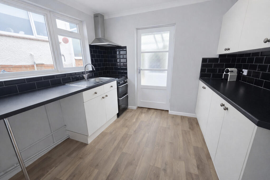 Oakdene Avenue, Portslade photo 2