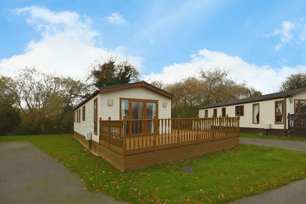 2-bed caravan on Carnoustie Court, Tydd St Giles, Wisbech, Cambridgeshire, PE13 5NZ, £85,000