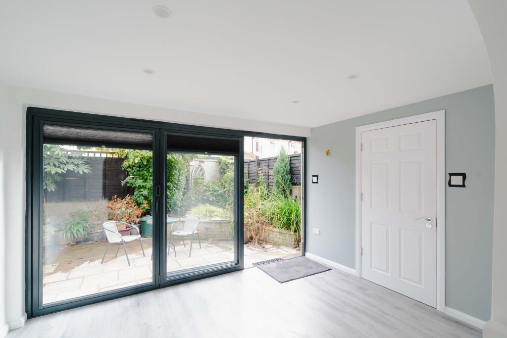 2-bed semi-detached on Hall Street, Bedminster, Bristol, £375,000