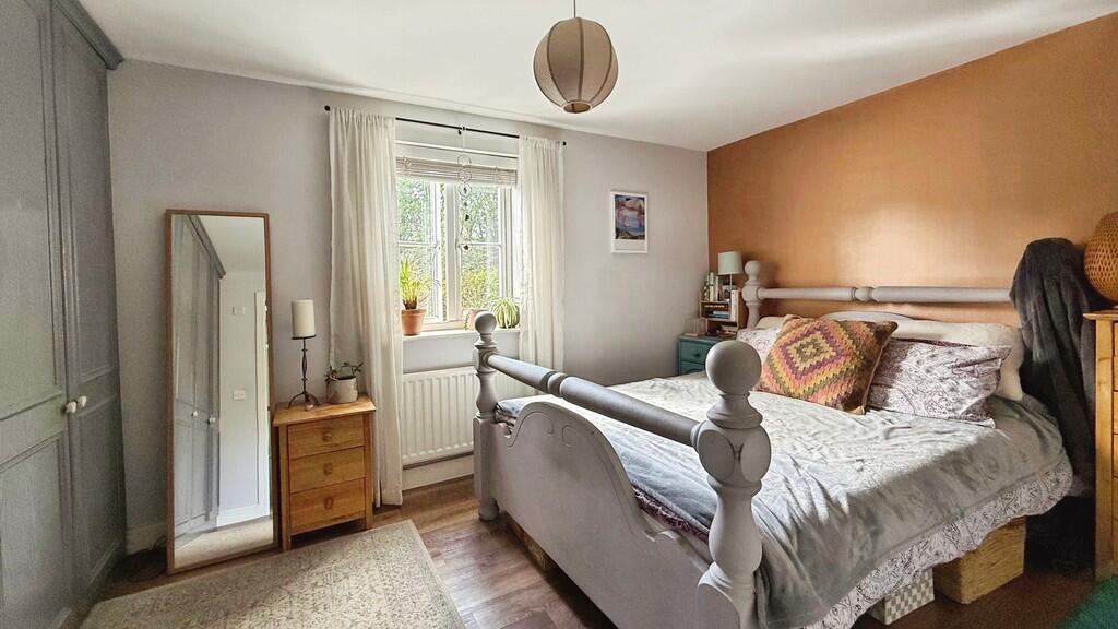 Additional image 9 of Kissing Batch, Frome