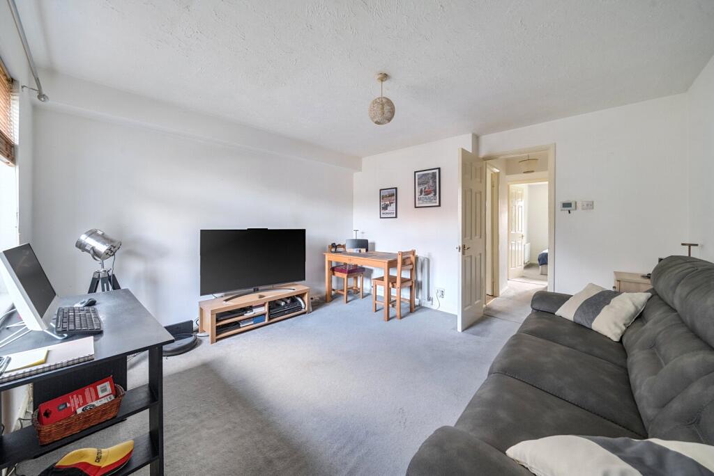 Eyston Drive, Weybridge, KT13 photo 3