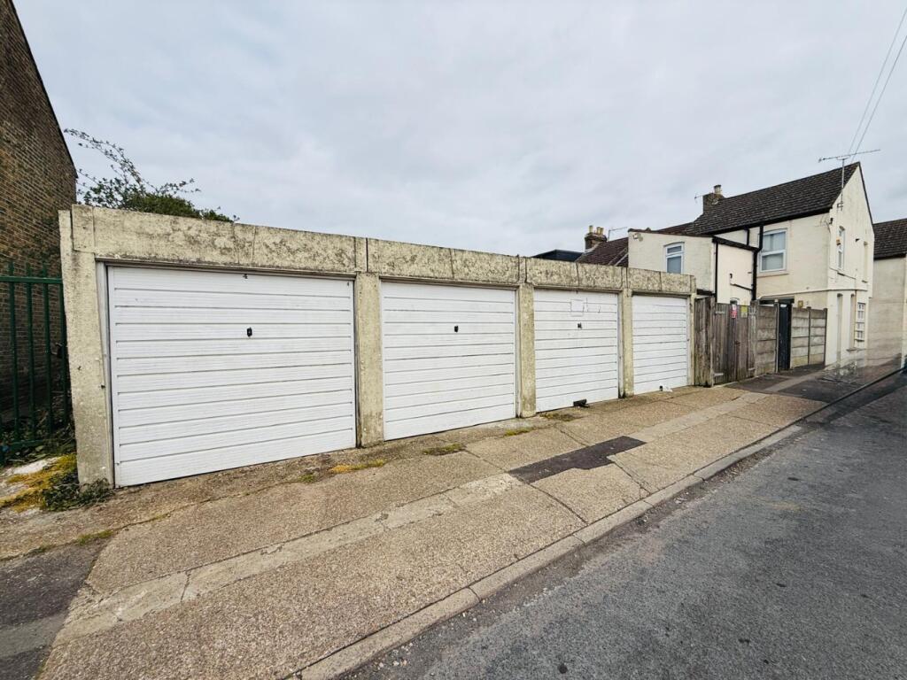 Main image of property: Garage 1 Glencoe Road, Chatham, Kent, ME4 5QE
