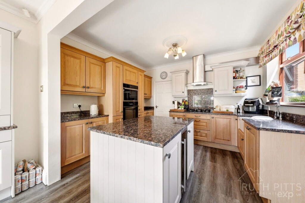 House in Wakefield - View 5