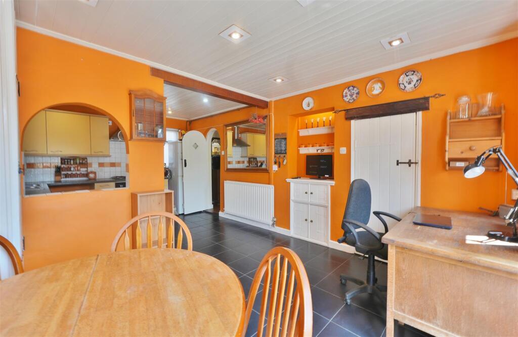 House in Slough - View 5