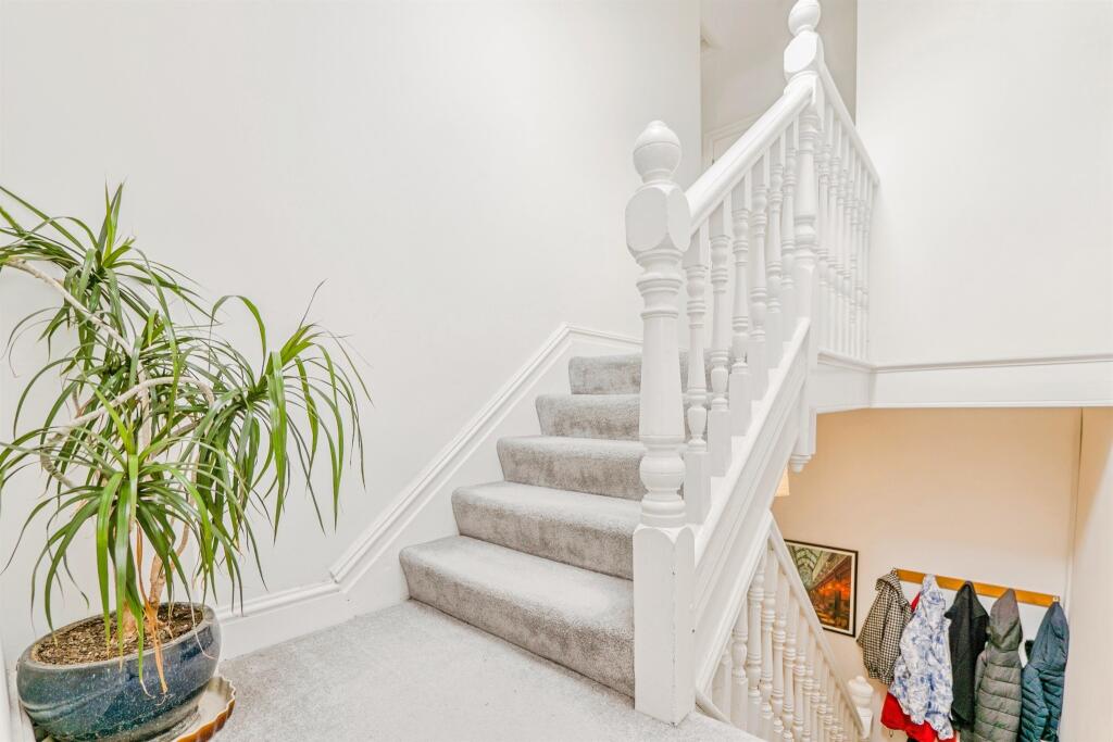 Apartment in Cardiff, Roath - View 5
