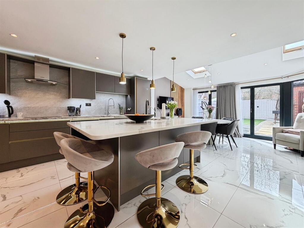 Touchstone Road, Heathcote, Warwick photo 2