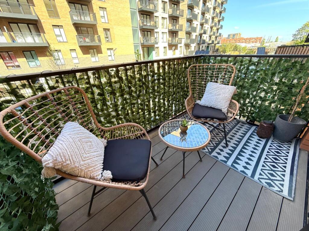 Apartment in Southall - View 4