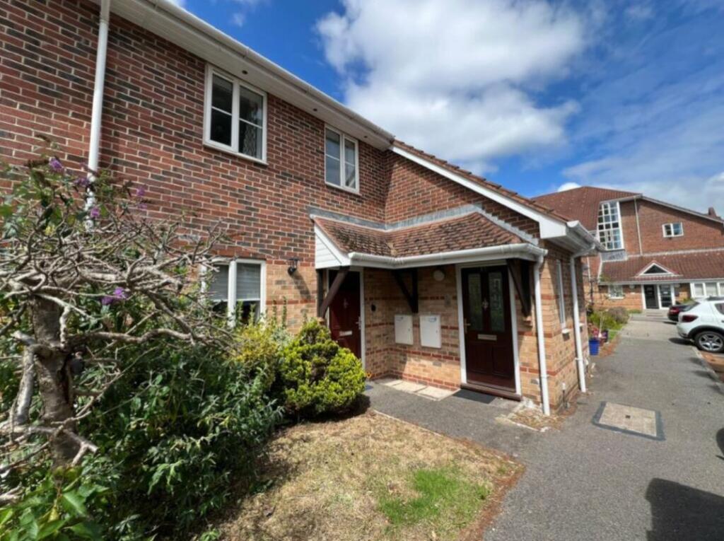 Main image of property: Flat 15 Willow Park, Park Road, Poole, Dorset, BH14 0JP