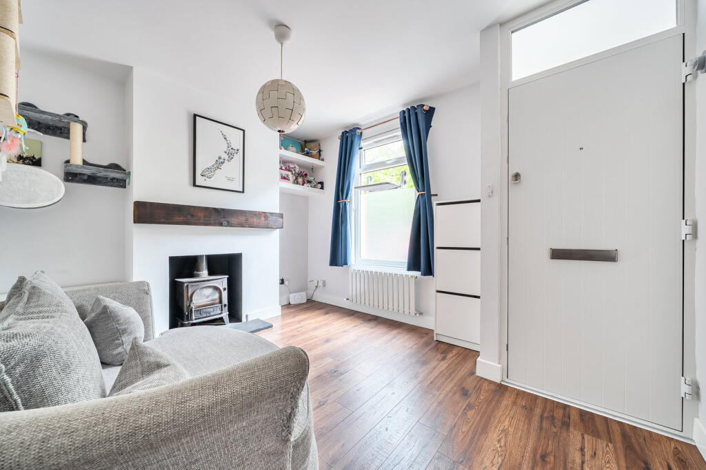 House in Chatham, Medway - More