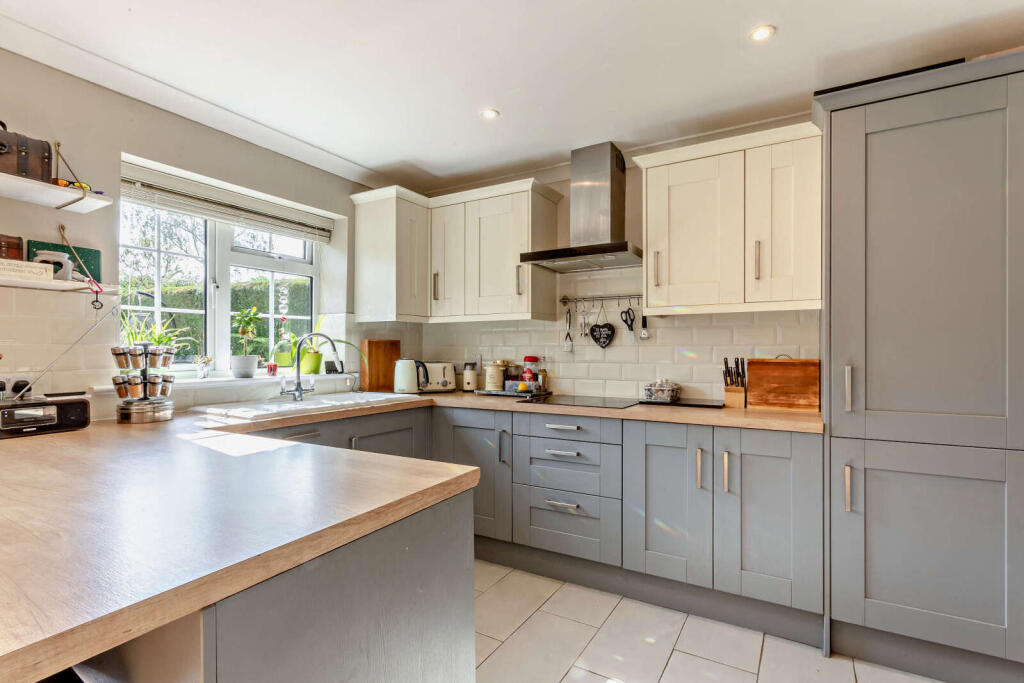 Kings Road, Oundle, Northamptonshire, PE8 photo 4