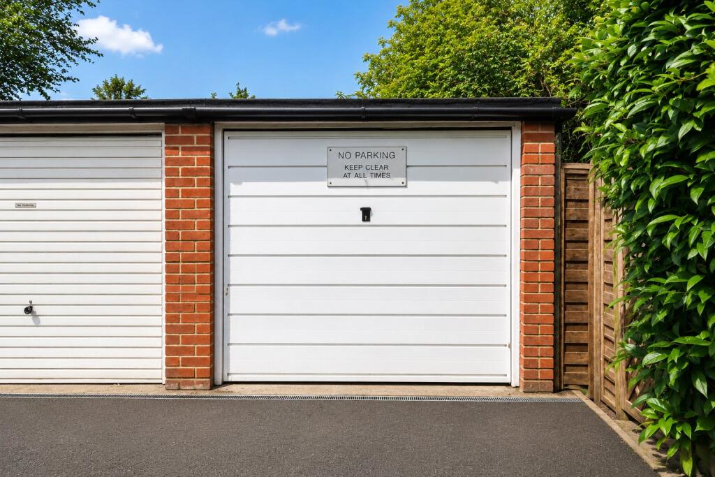 Charters Lane, Sunninghill, Ascot, Berkshire, SL5 - View 3