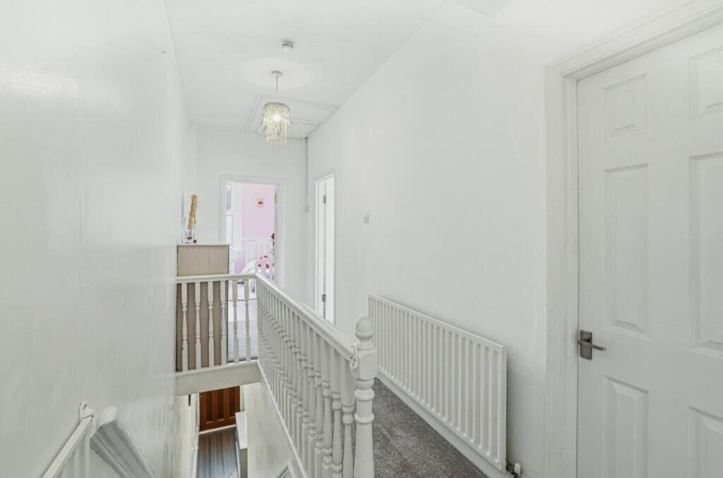 Apartment in Southend-on-Sea, Essex - View 5