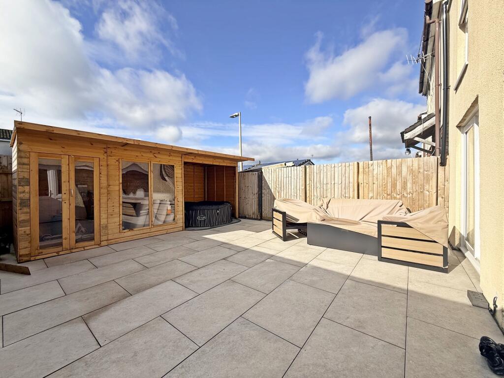 Park View, Llanharan, Pontyclun, Rhondda Cynon Taff. CF72 9RZ photo 2
