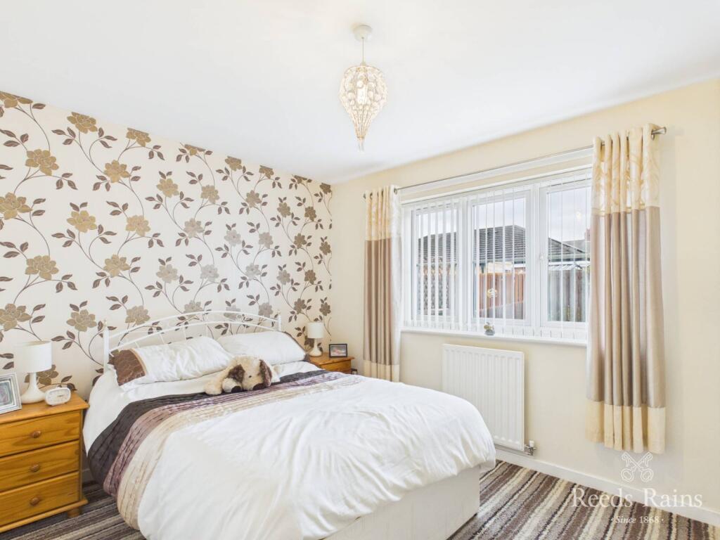 House in Middlesbrough, Acklam - More