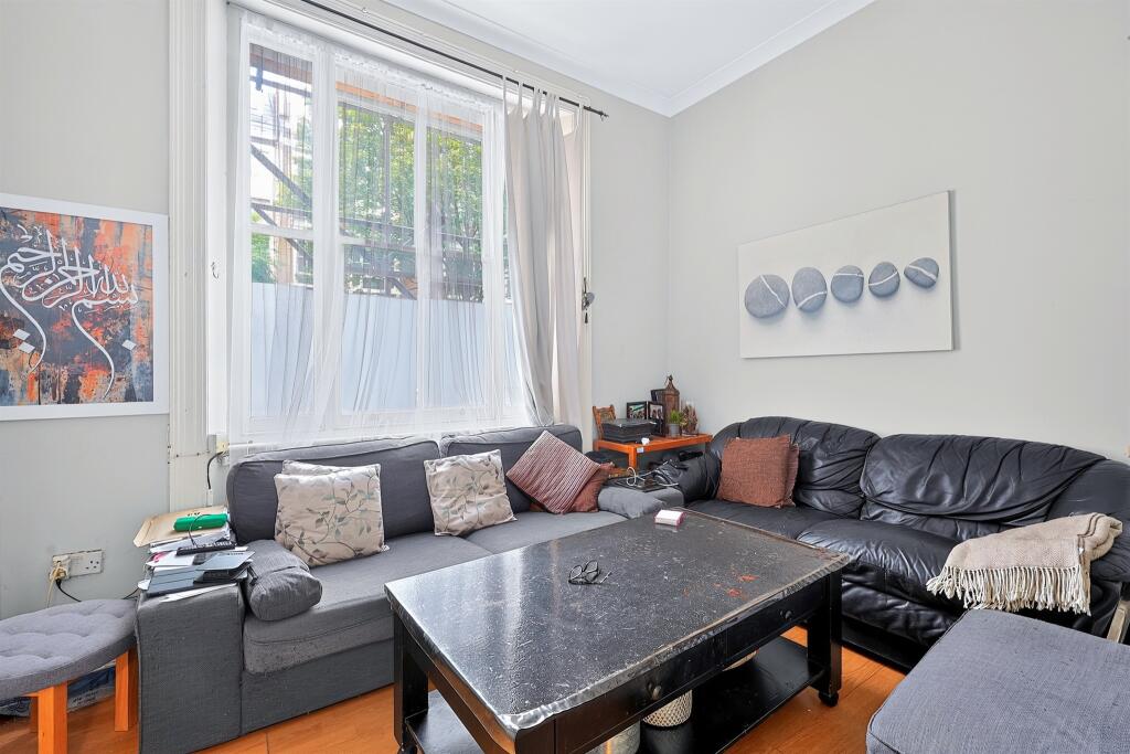 Apartment in London, Earl's Court - View 2