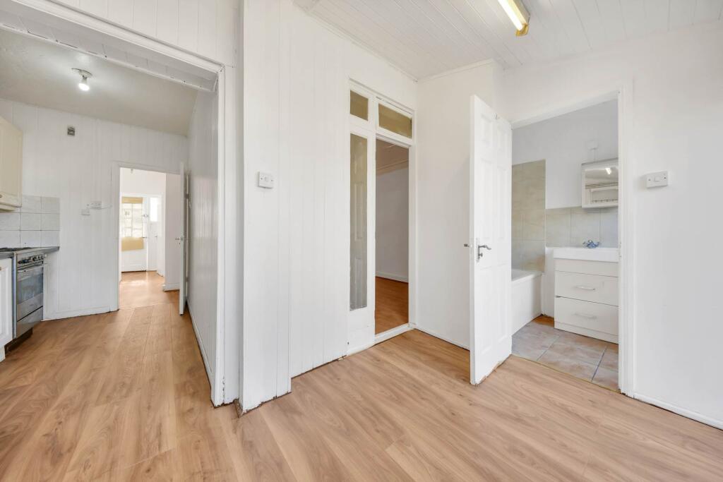 House in London - View 5
