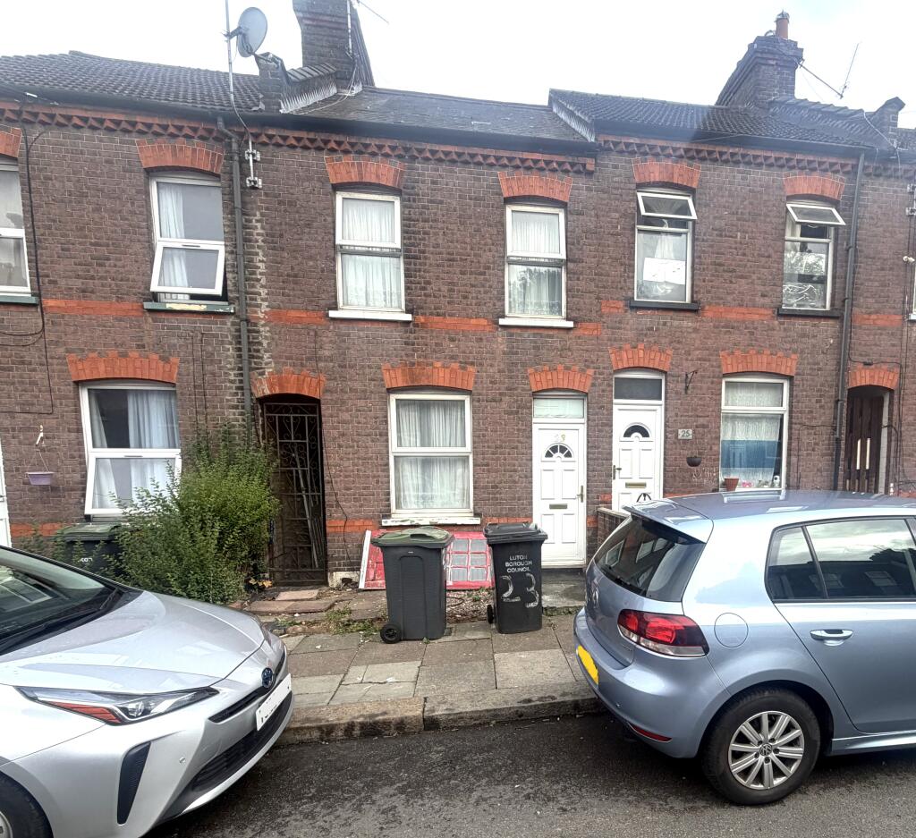 House in Luton - View 2