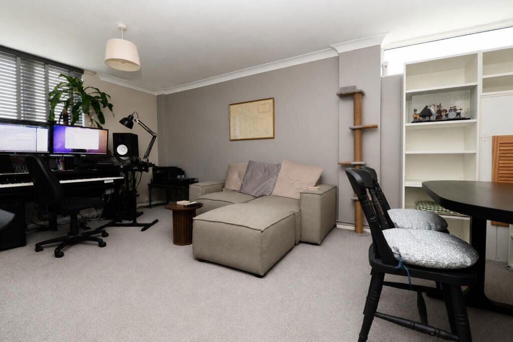 Apartment in Fareham, Hampshire - More