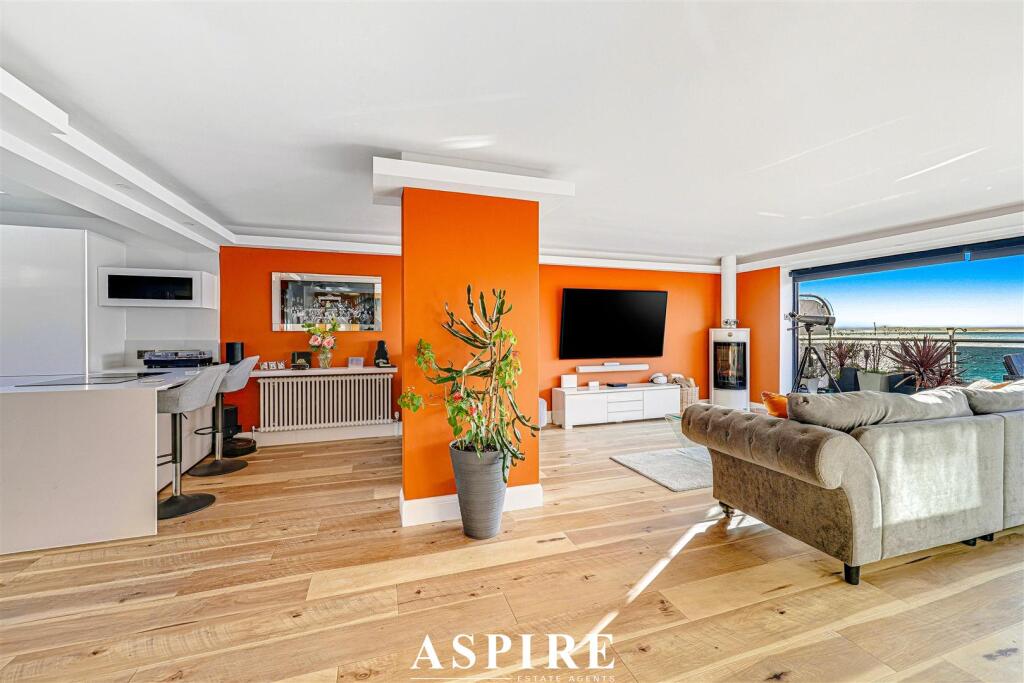 House in Southend-on-Sea - View 4