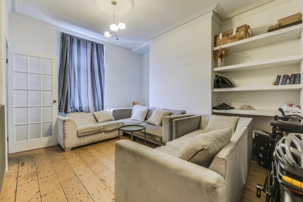 House in Leeds, West Yorkshire - View 5