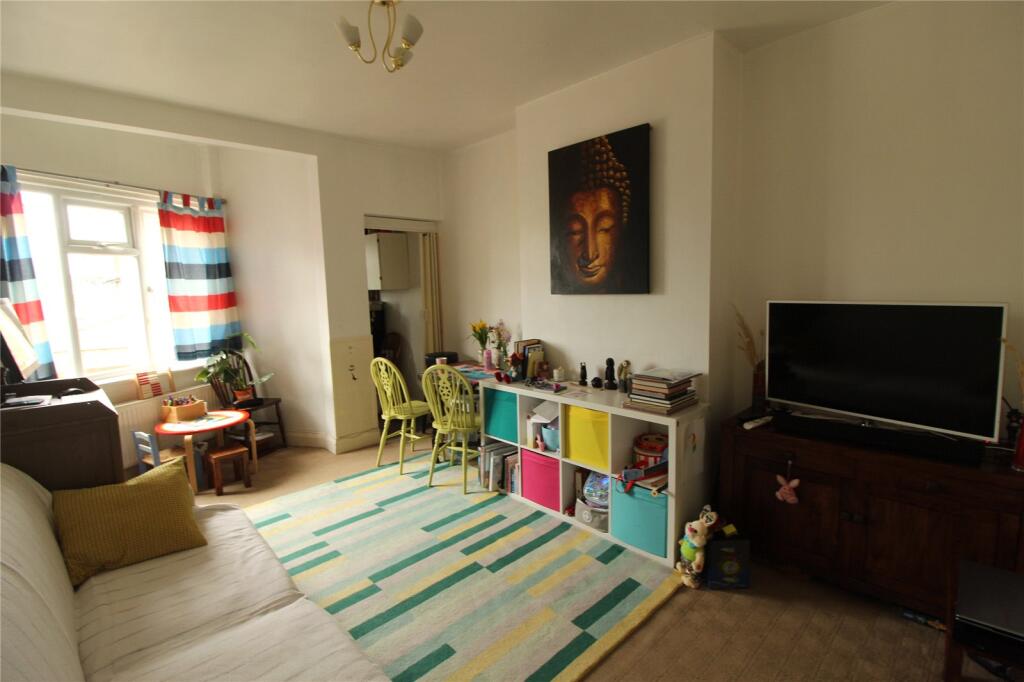 Apartment in London, Ducks Island, High Barnet - View 2