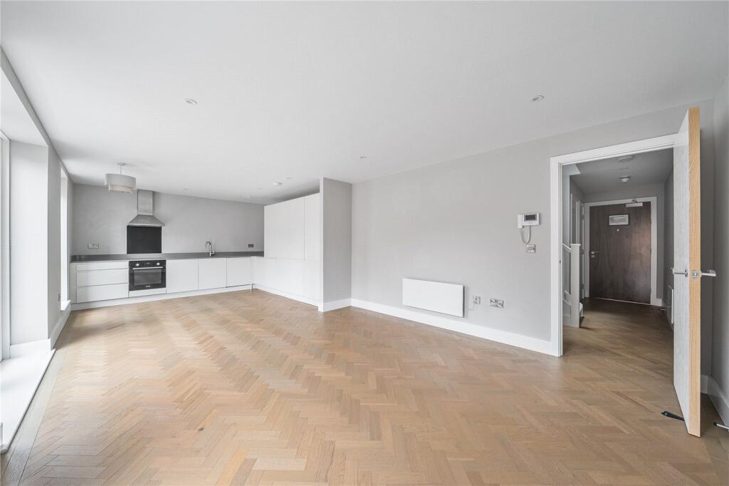 House in Harrogate, Tewit Park - View 4