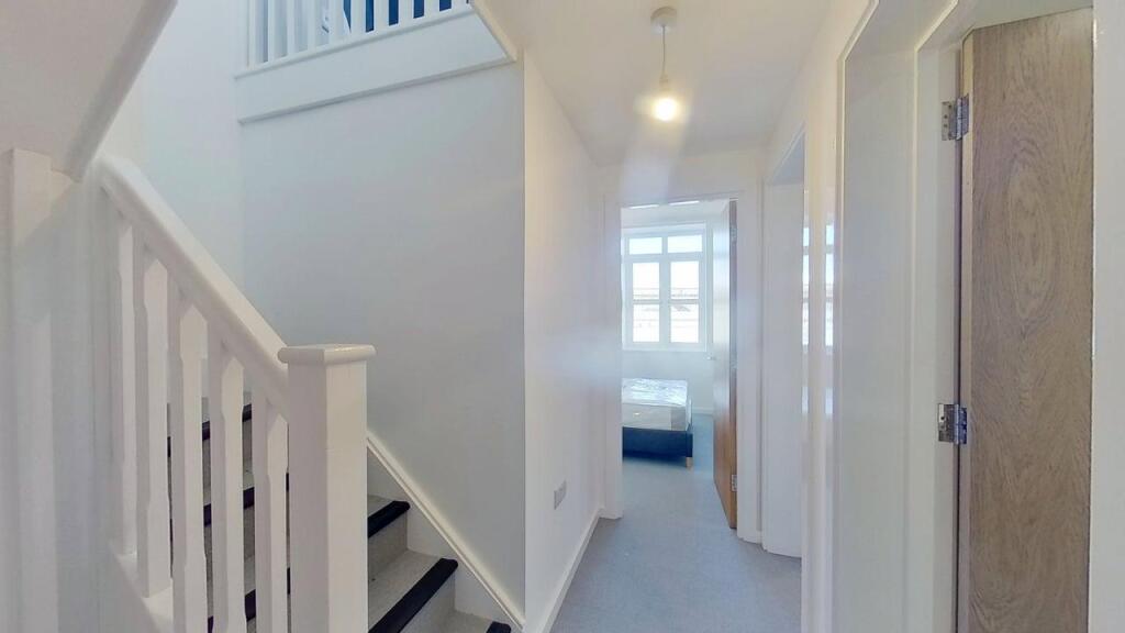 Apartment in Leeds, Burley - View 5