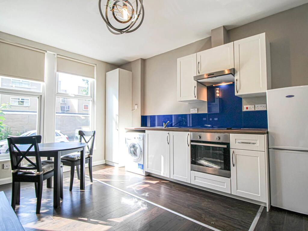 Main image of property: Apt 2, 4 Darnley Road #656452