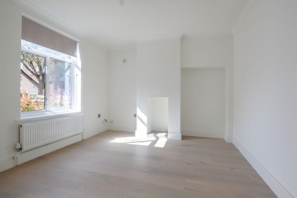 House in London, Rosehill - View 4