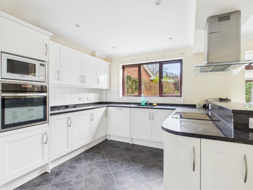 House in Basingstoke and Deane, Cufaude Village, Chineham - More