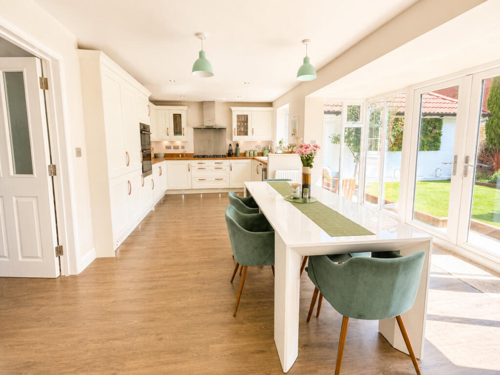 Golden Spire, Thornbury, BS35 - View 5