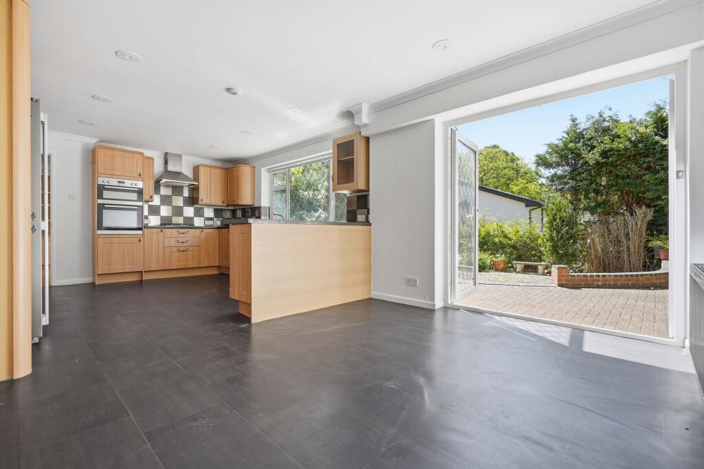 House in Sunninghill - View 4