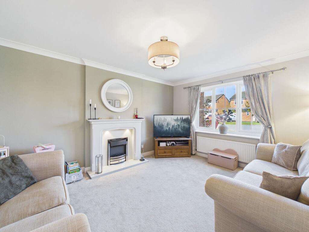 5 Manor Close, Nafferton, Driffield, YO25 4HG photo 2
