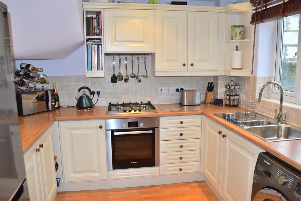 39, Buttercup Way, Bridport photo 2