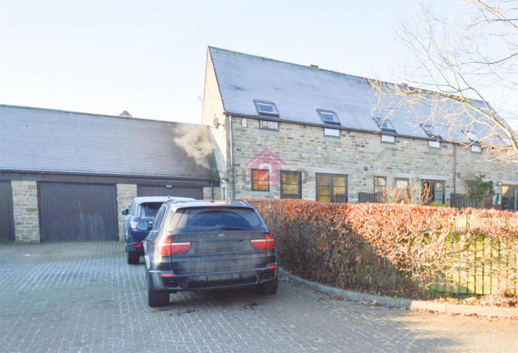 Main image of property: Park Farm Mews, Spinkhill, S21
