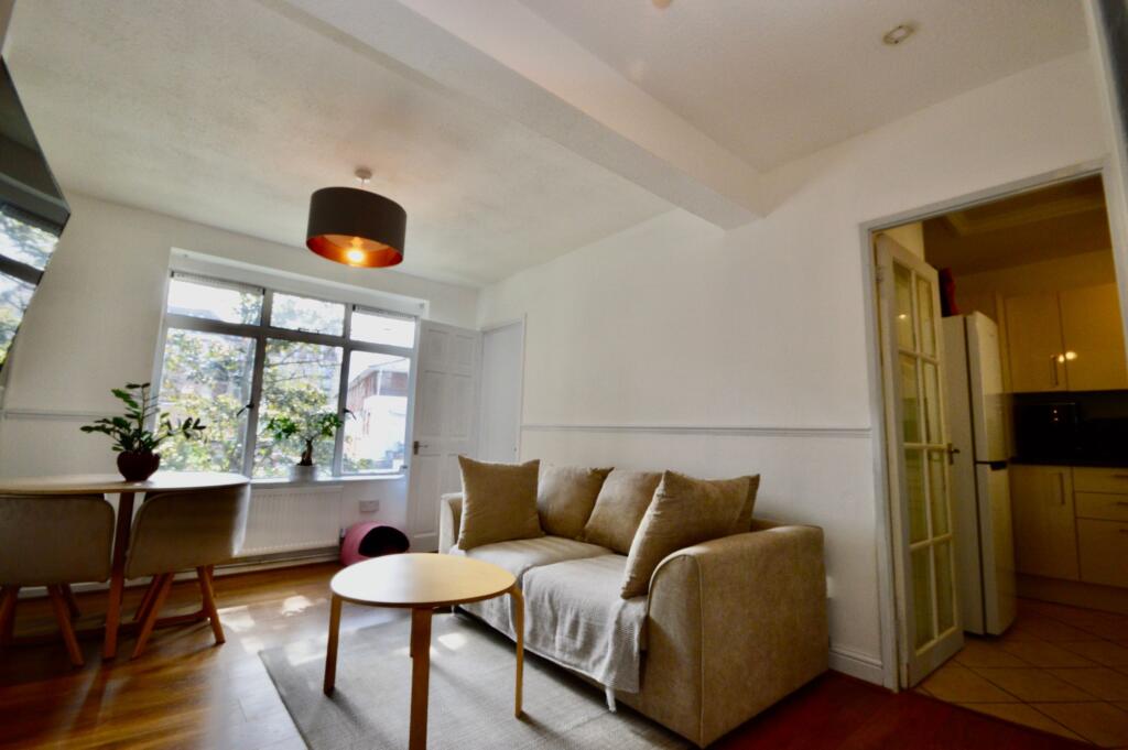 Apartment in London, London Borough of Lambeth - View 3