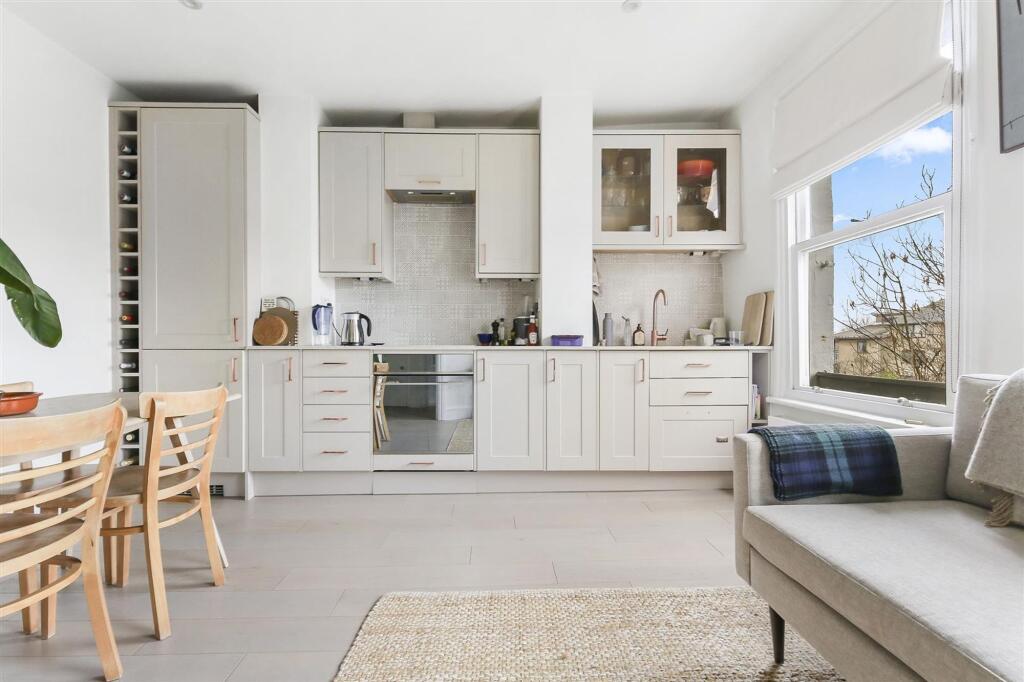 Apartment in London - More