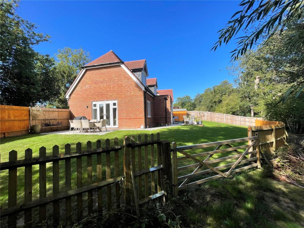 House in East Grinstead, North End - View 4