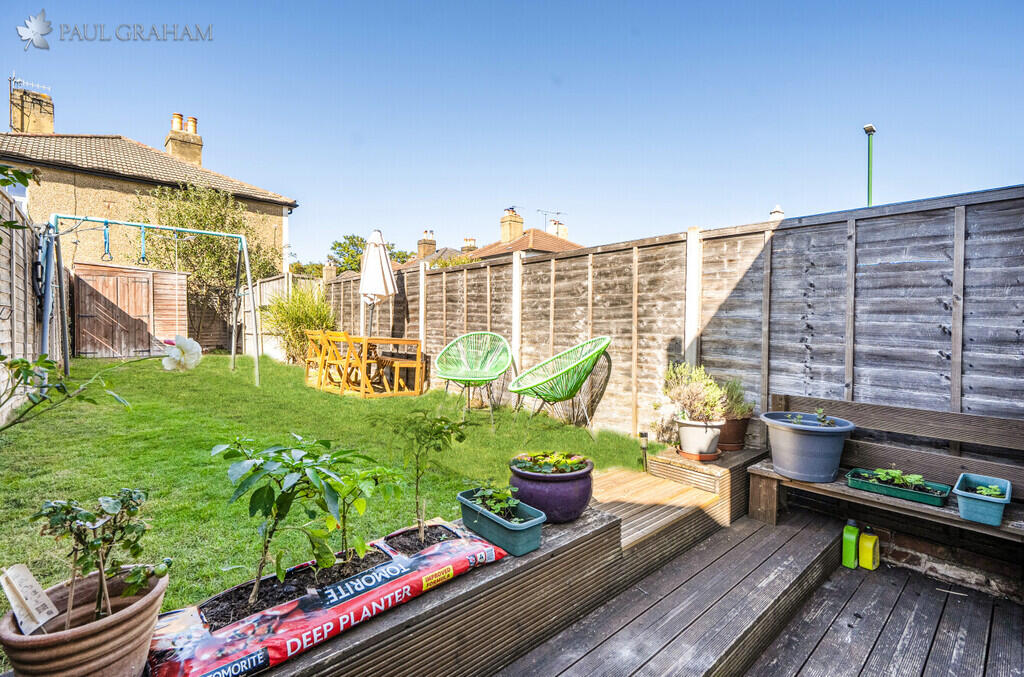 House in Sutton - View 4