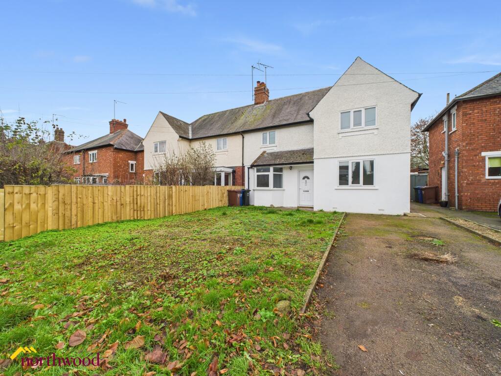 3-bed semi-detached on Bloxham Road, Banbury, OX16, £400,000