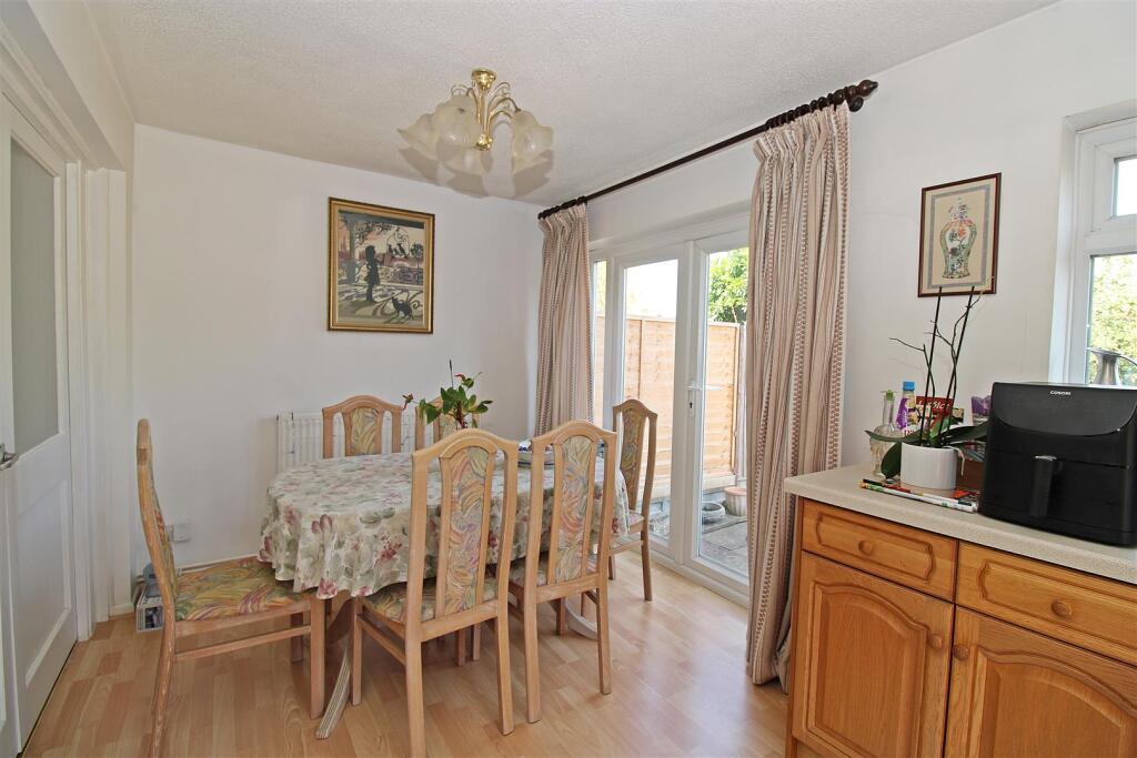 Poplar Close, Biggleswade photo 3