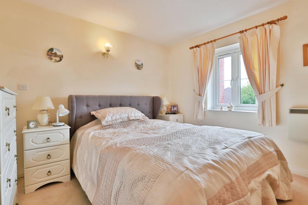 Apartment in Verwood, Dorset - View 4