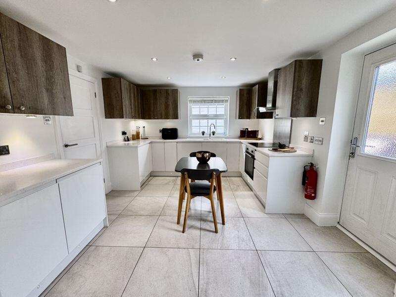 Sedgmoor Lane - Stunning Property photo 3